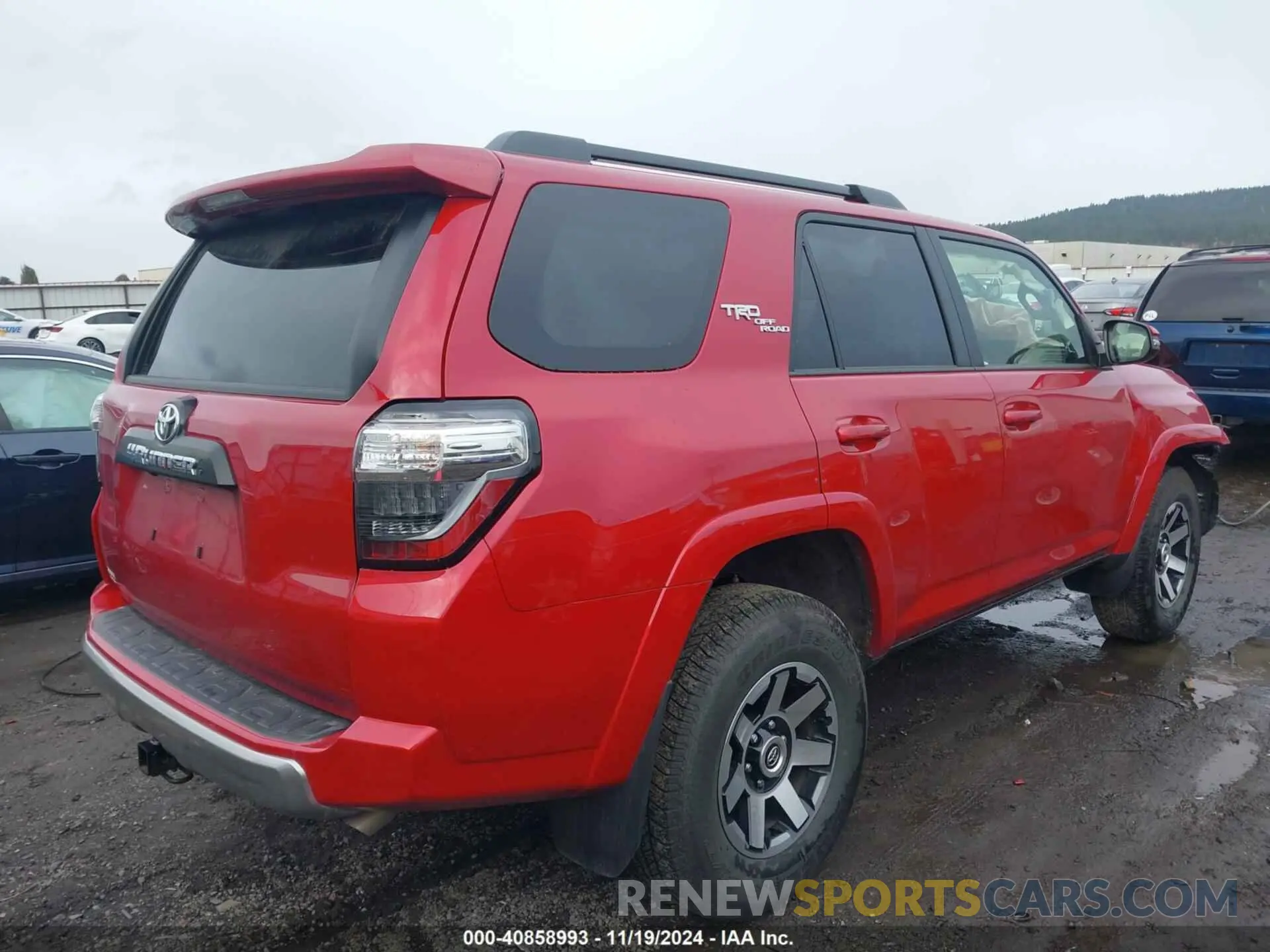 4 Photograph of a damaged car JTERU5JR0R6215843 TOYOTA 4RUNNER 2024