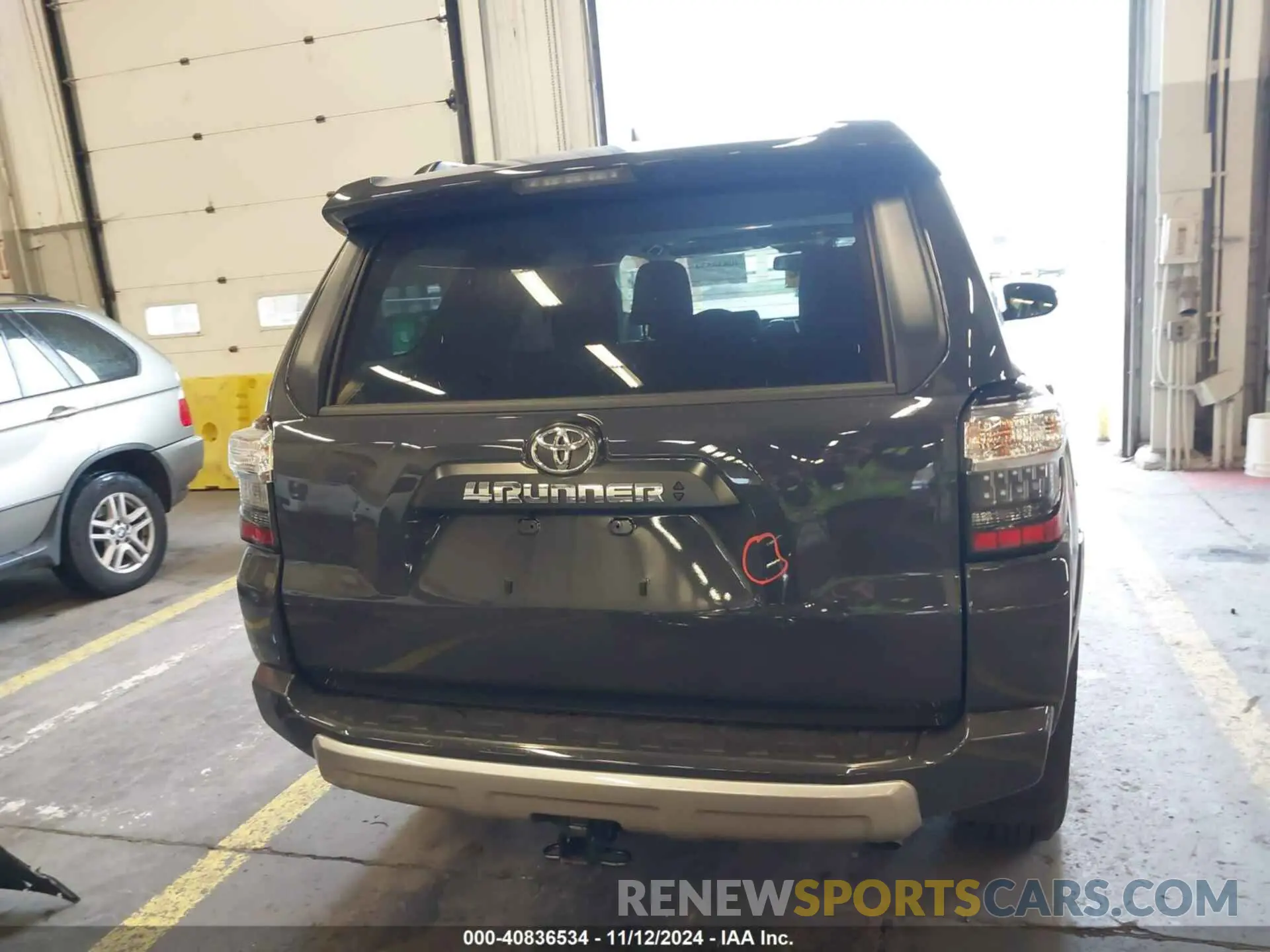 17 Photograph of a damaged car JTERU5JR1R6247538 TOYOTA 4RUNNER 2024