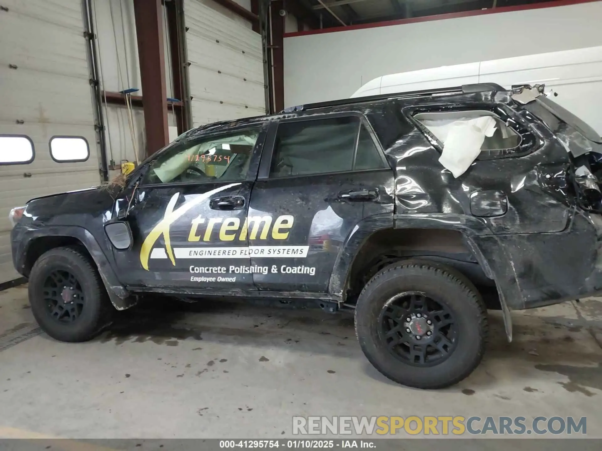 14 Photograph of a damaged car JTERU5JR2R6258435 TOYOTA 4RUNNER 2024