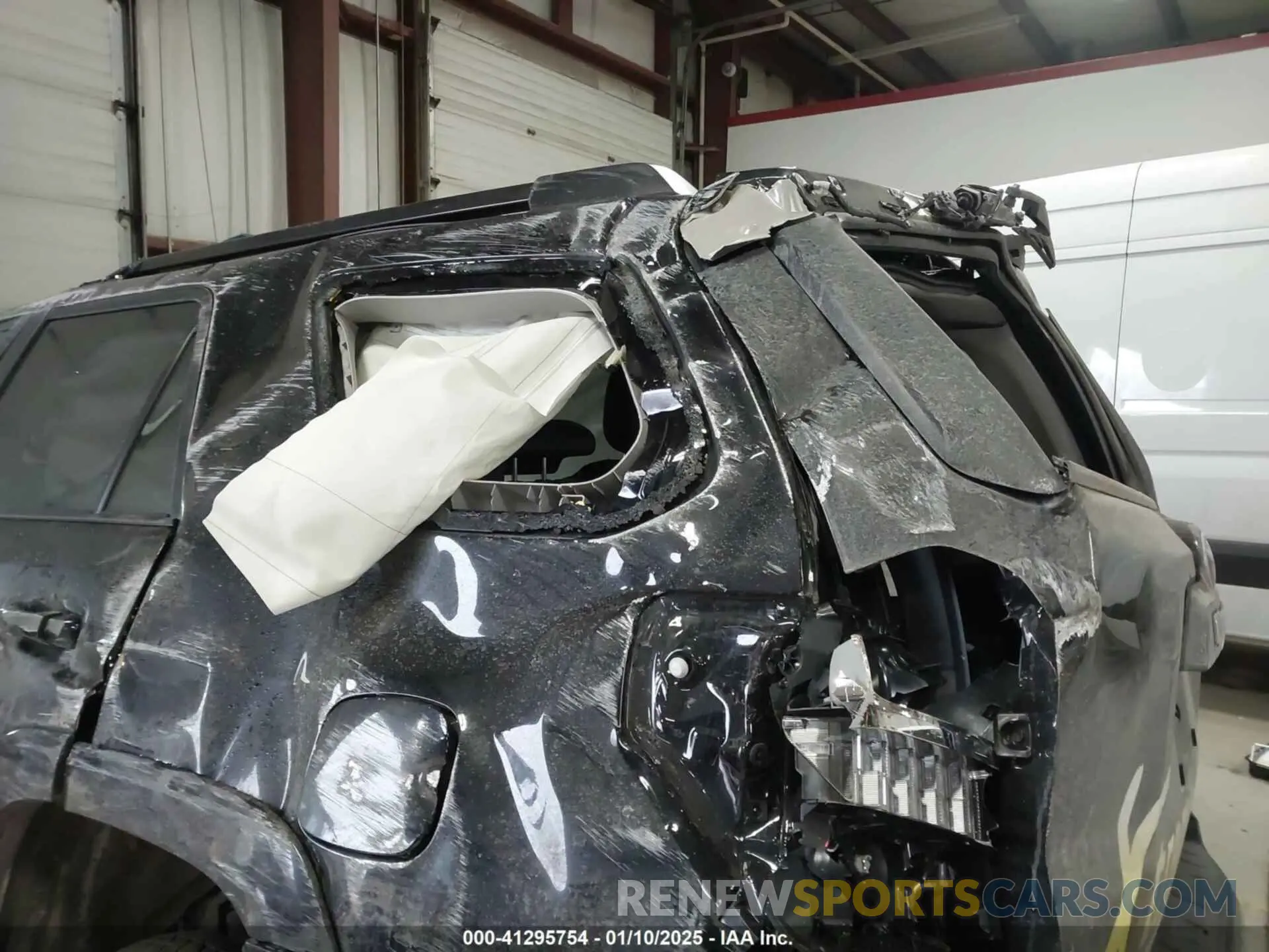20 Photograph of a damaged car JTERU5JR2R6258435 TOYOTA 4RUNNER 2024
