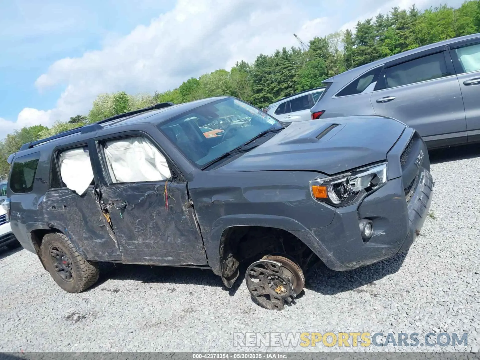 13 Photograph of a damaged car JTERU5JR4R6265743 TOYOTA 4RUNNER 2024