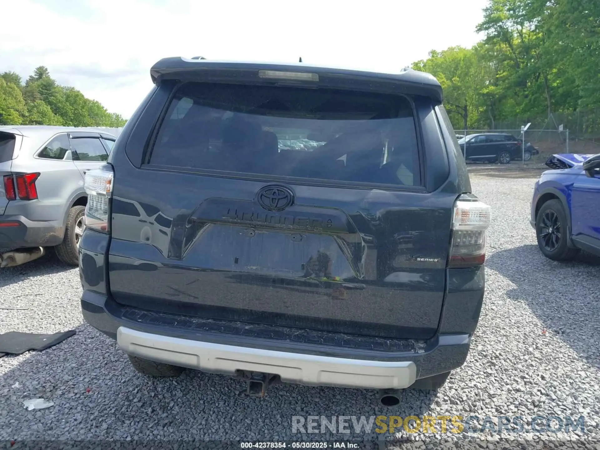 16 Photograph of a damaged car JTERU5JR4R6265743 TOYOTA 4RUNNER 2024