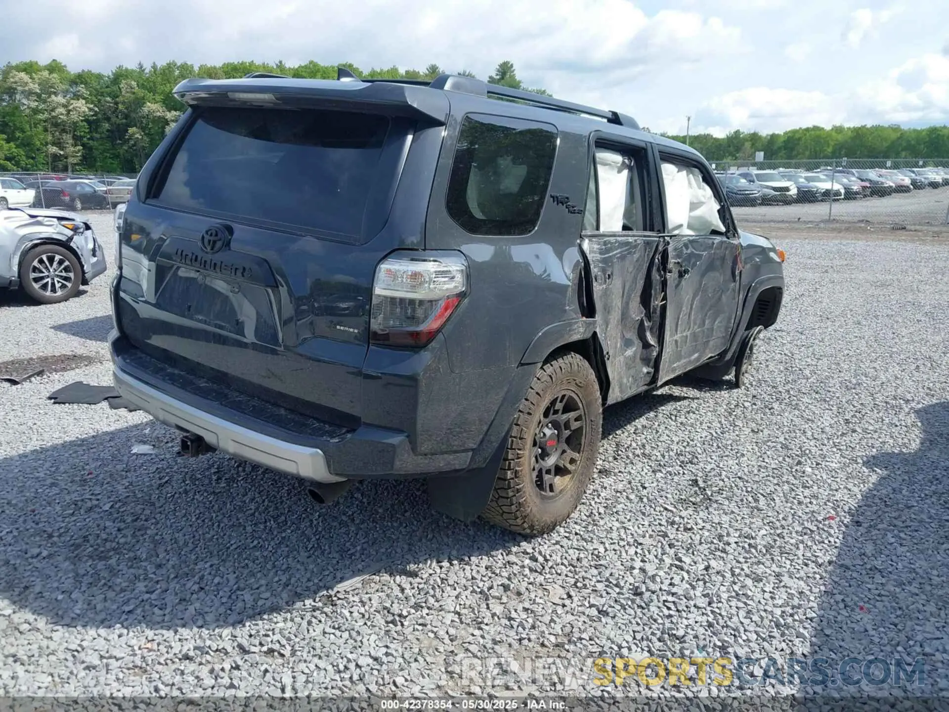 4 Photograph of a damaged car JTERU5JR4R6265743 TOYOTA 4RUNNER 2024