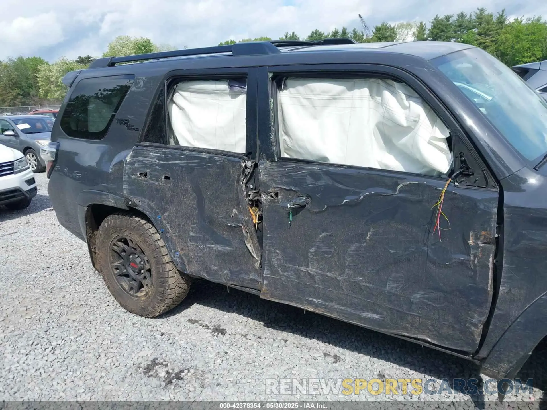 6 Photograph of a damaged car JTERU5JR4R6265743 TOYOTA 4RUNNER 2024