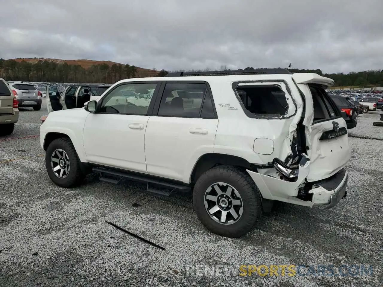 2 Photograph of a damaged car JTERU5JR5R6217135 TOYOTA 4RUNNER 2024
