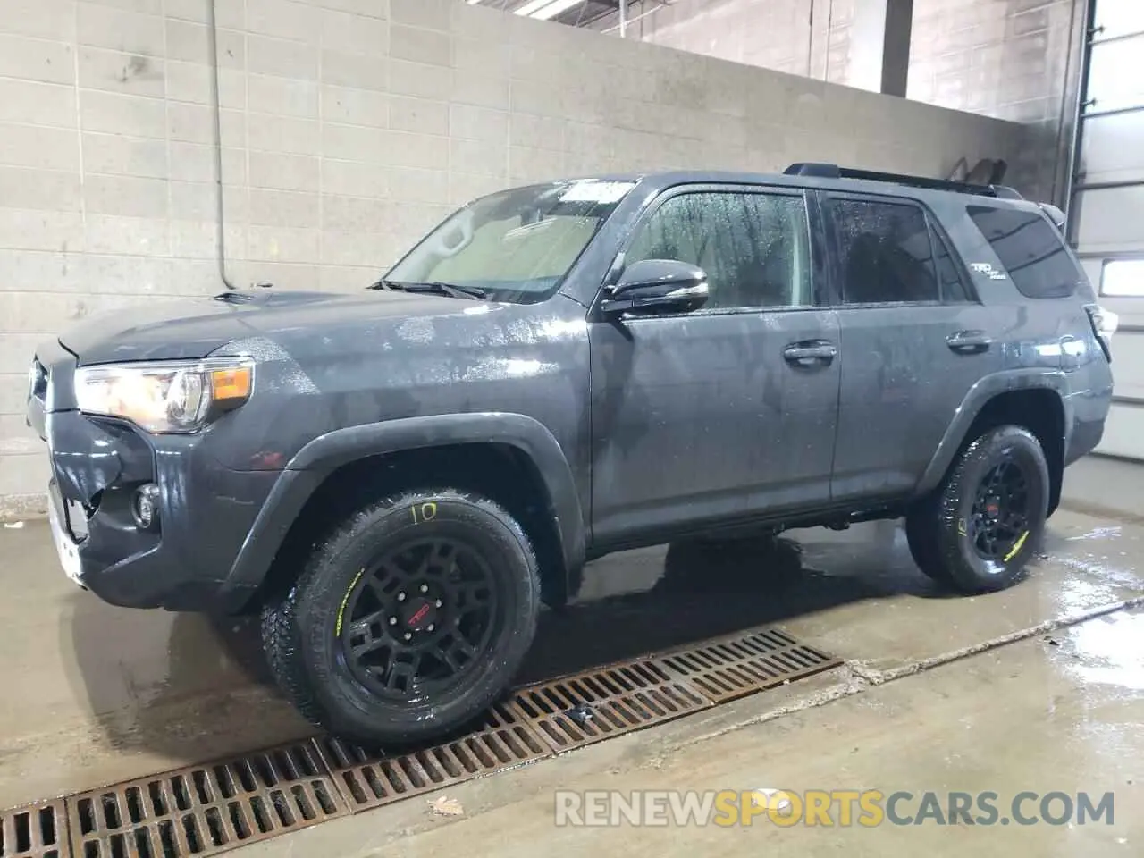 1 Photograph of a damaged car JTERU5JR5R6222349 TOYOTA 4RUNNER 2024