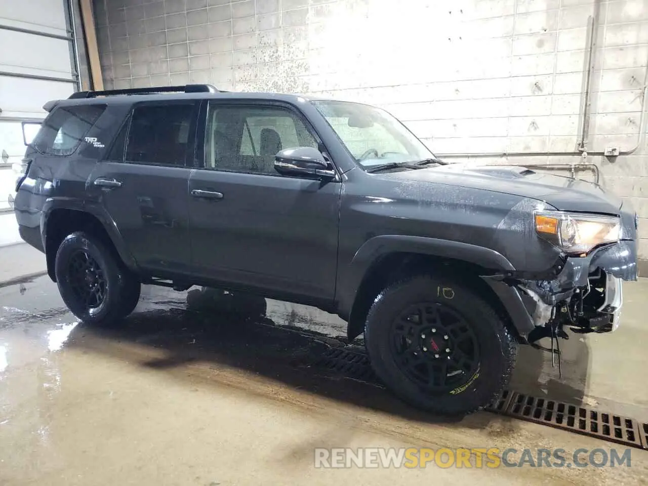 4 Photograph of a damaged car JTERU5JR5R6222349 TOYOTA 4RUNNER 2024