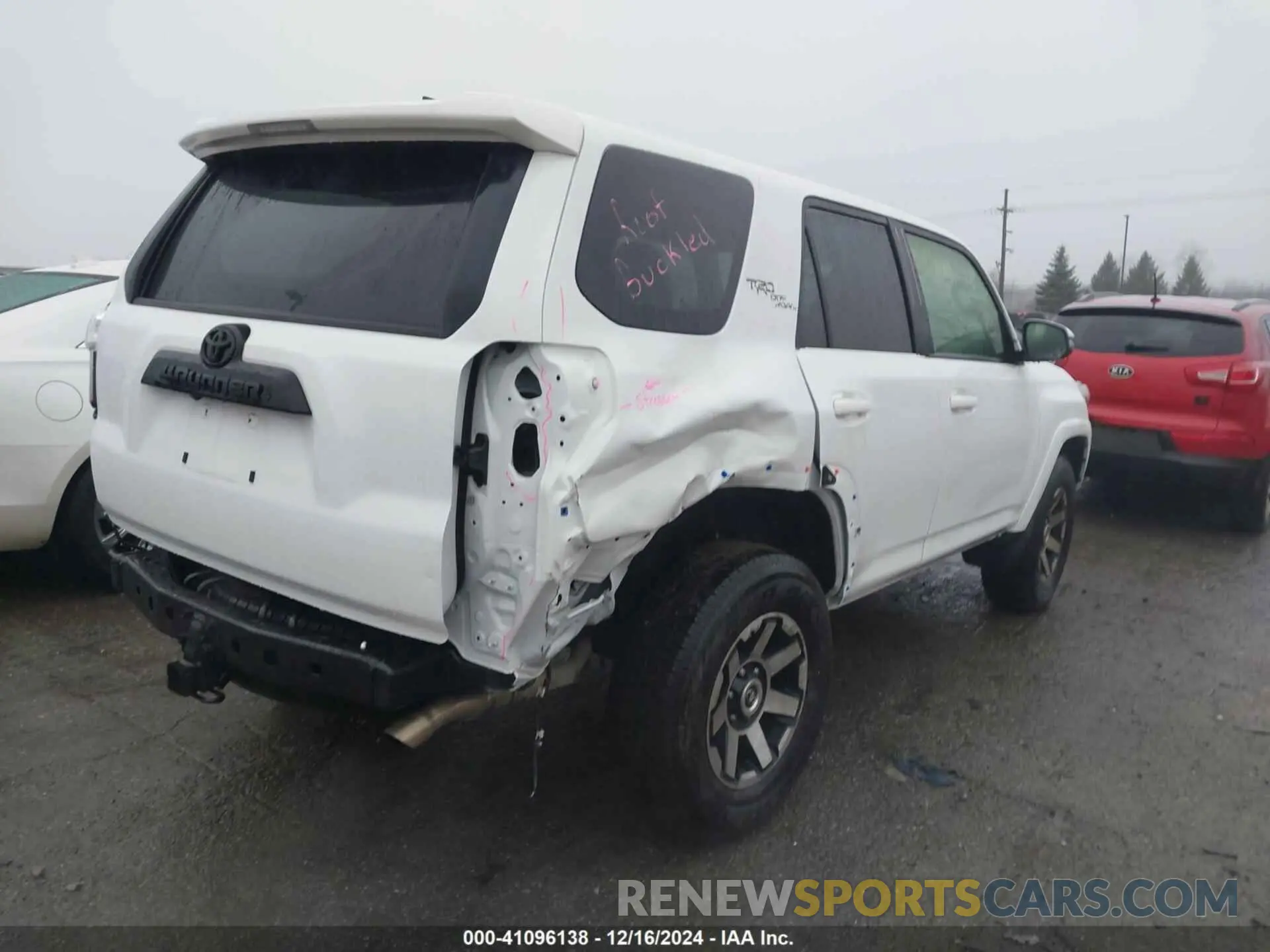 4 Photograph of a damaged car JTERU5JR5R6267713 TOYOTA 4RUNNER 2024