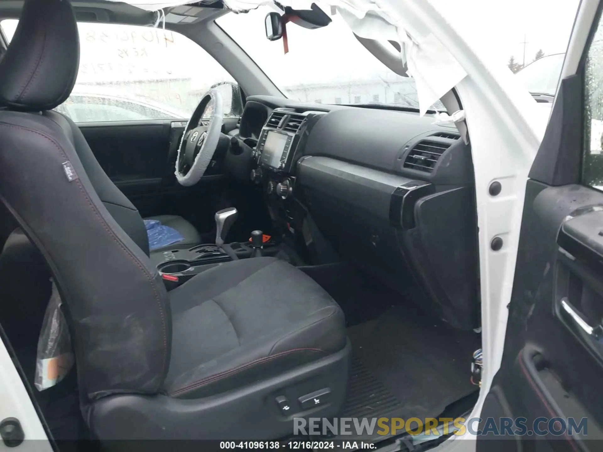 5 Photograph of a damaged car JTERU5JR5R6267713 TOYOTA 4RUNNER 2024