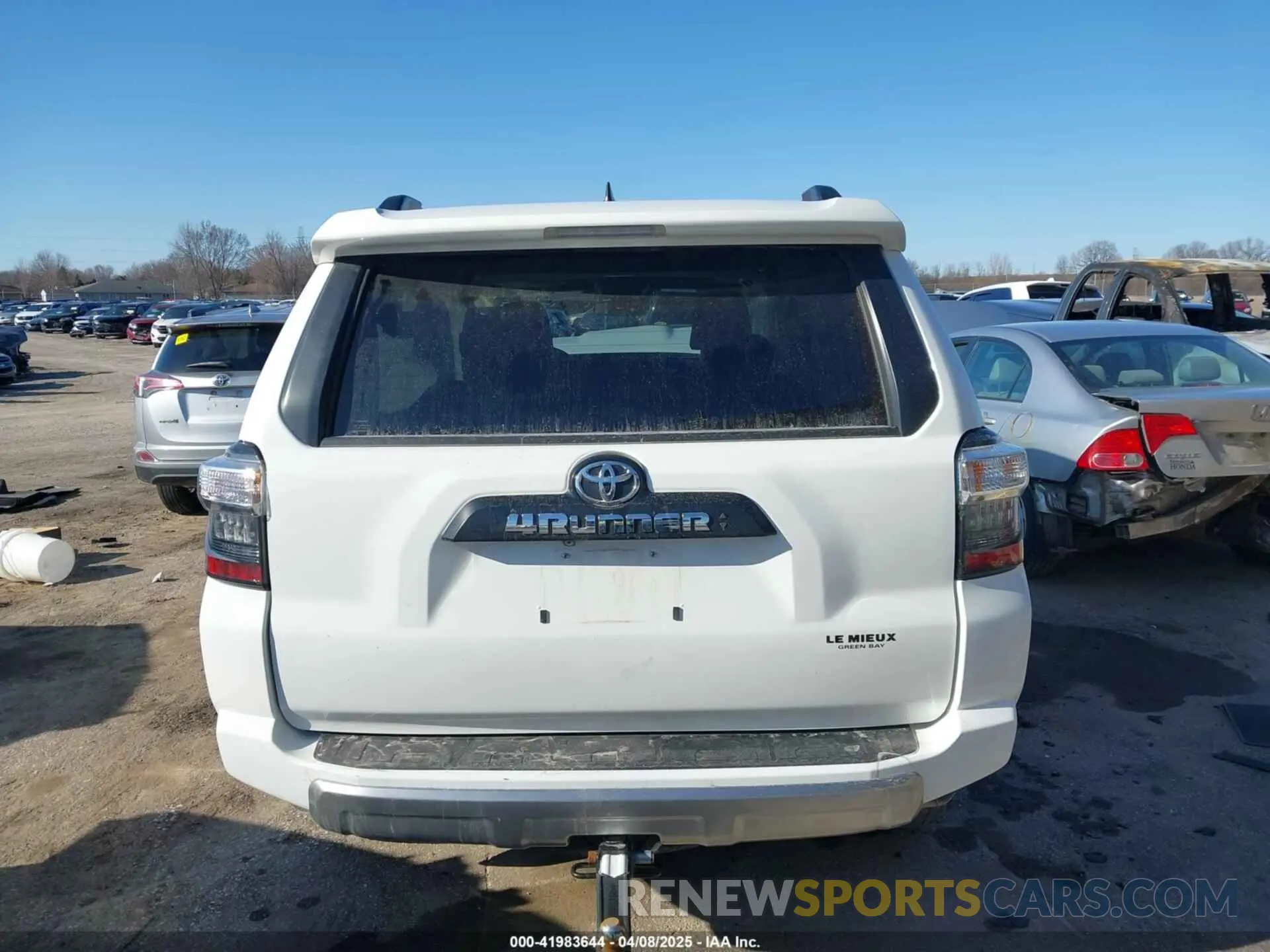 17 Photograph of a damaged car JTERU5JR8R6217050 TOYOTA 4RUNNER 2024