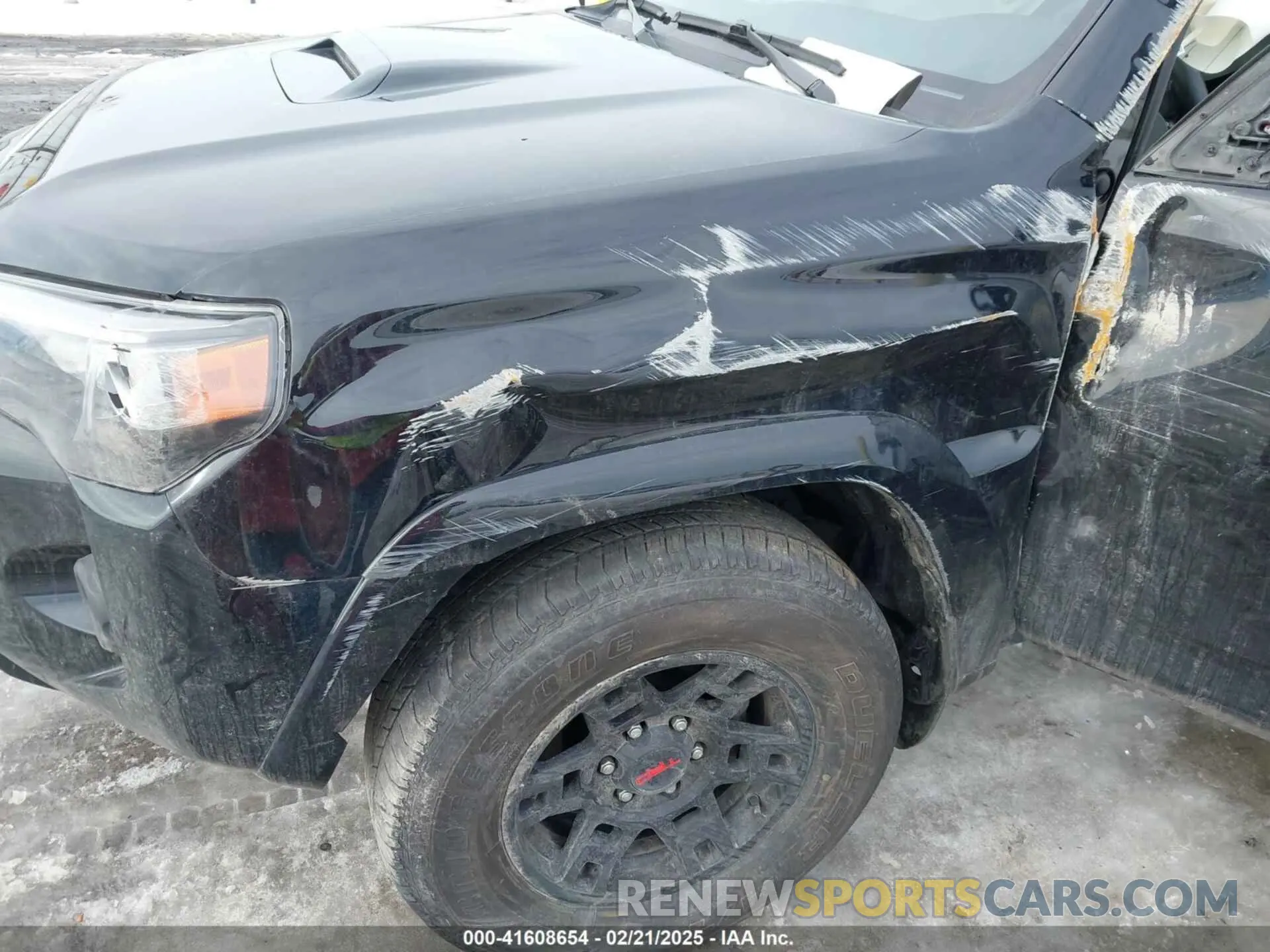 6 Photograph of a damaged car JTERU5JR8R6241560 TOYOTA 4RUNNER 2024