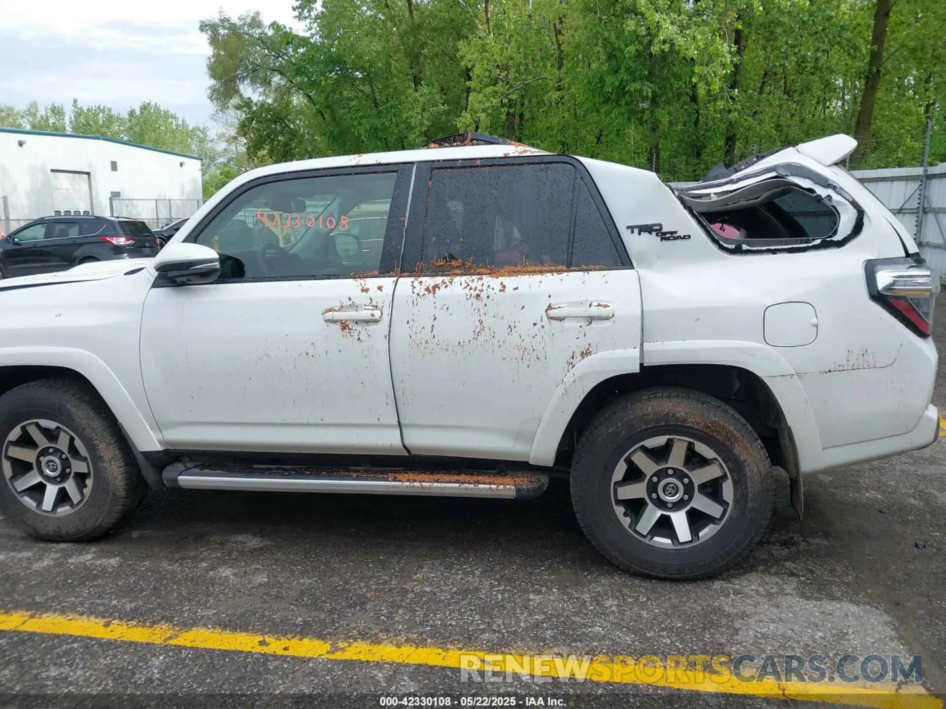 14 Photograph of a damaged car JTERU5JR8R6282416 TOYOTA 4RUNNER 2024