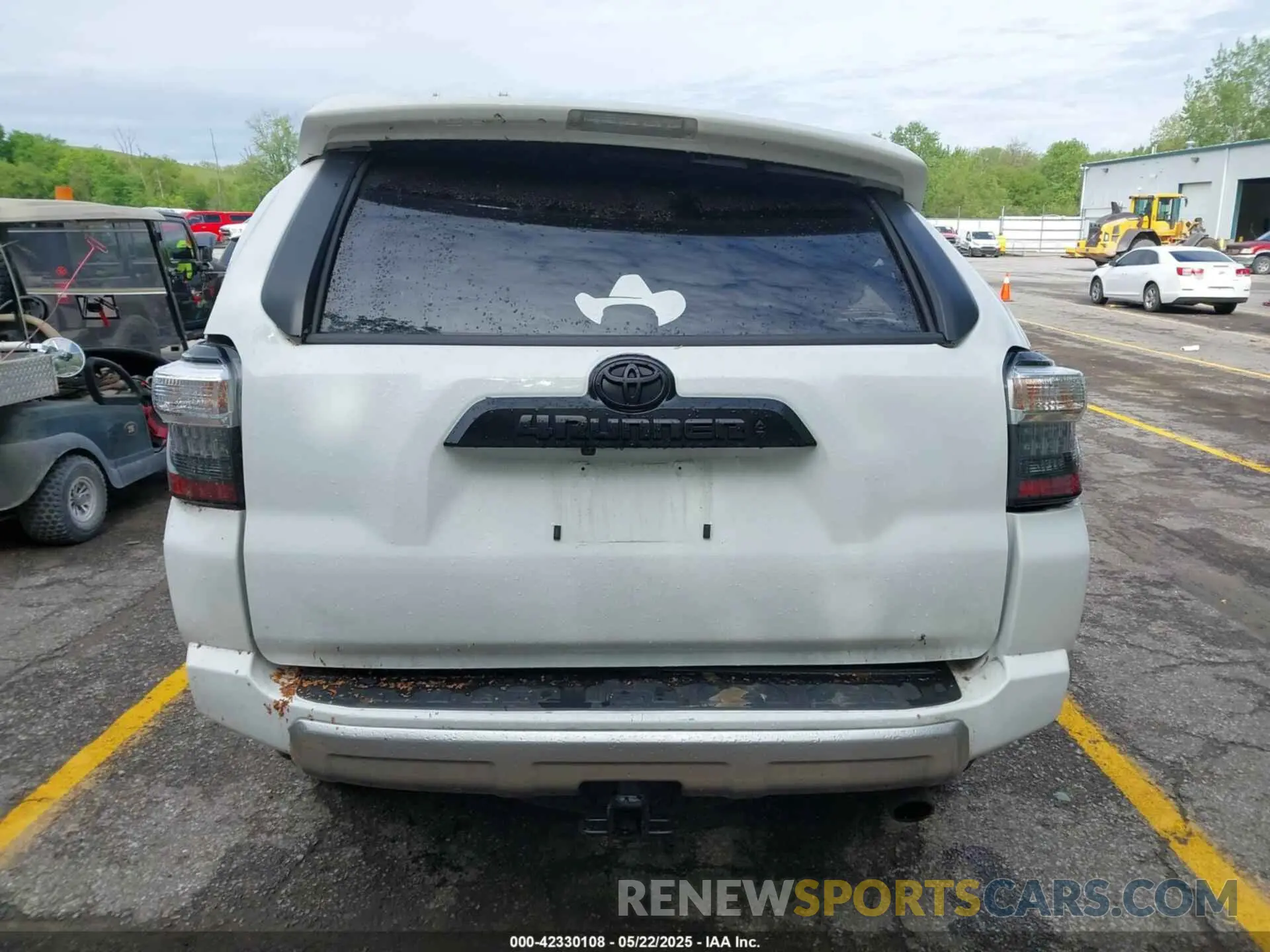 16 Photograph of a damaged car JTERU5JR8R6282416 TOYOTA 4RUNNER 2024
