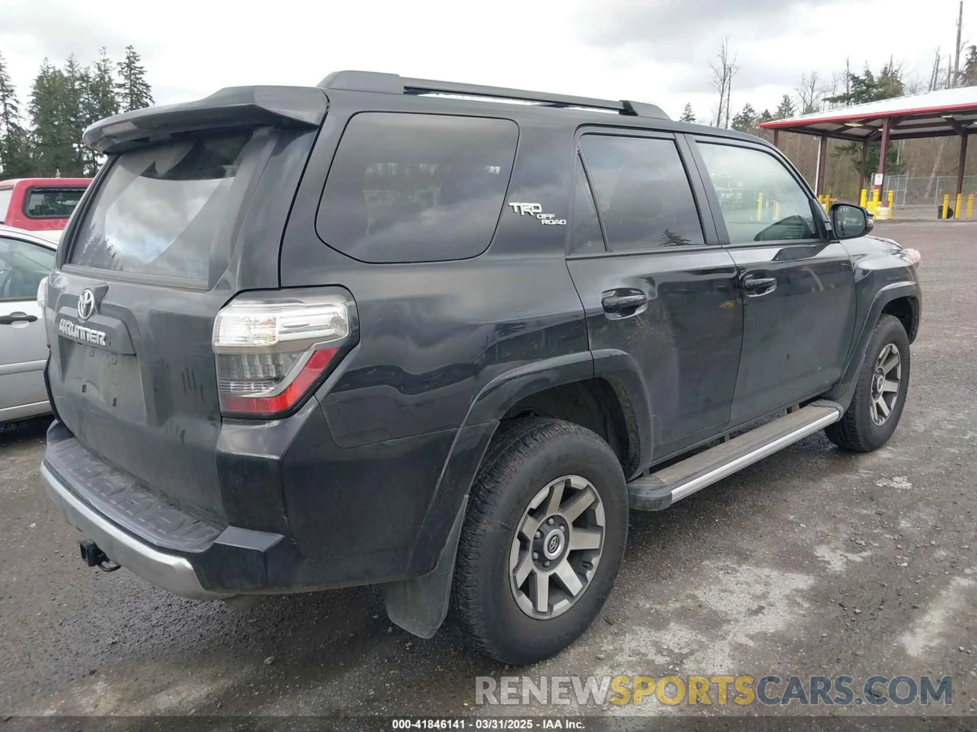 4 Photograph of a damaged car JTERU5JR9R6221883 TOYOTA 4RUNNER 2024