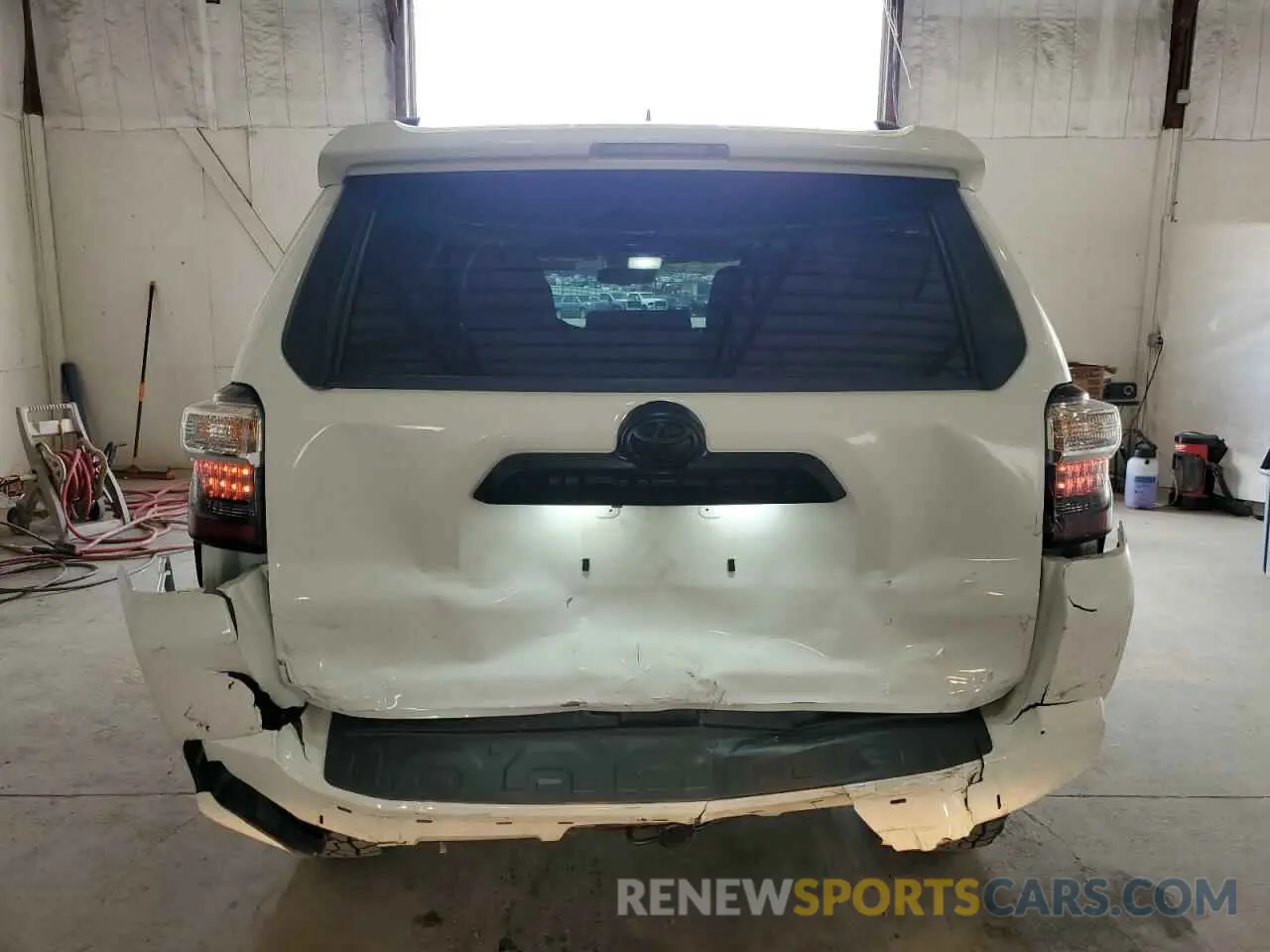 6 Photograph of a damaged car JTERU5JR9R6296552 TOYOTA 4RUNNER 2024
