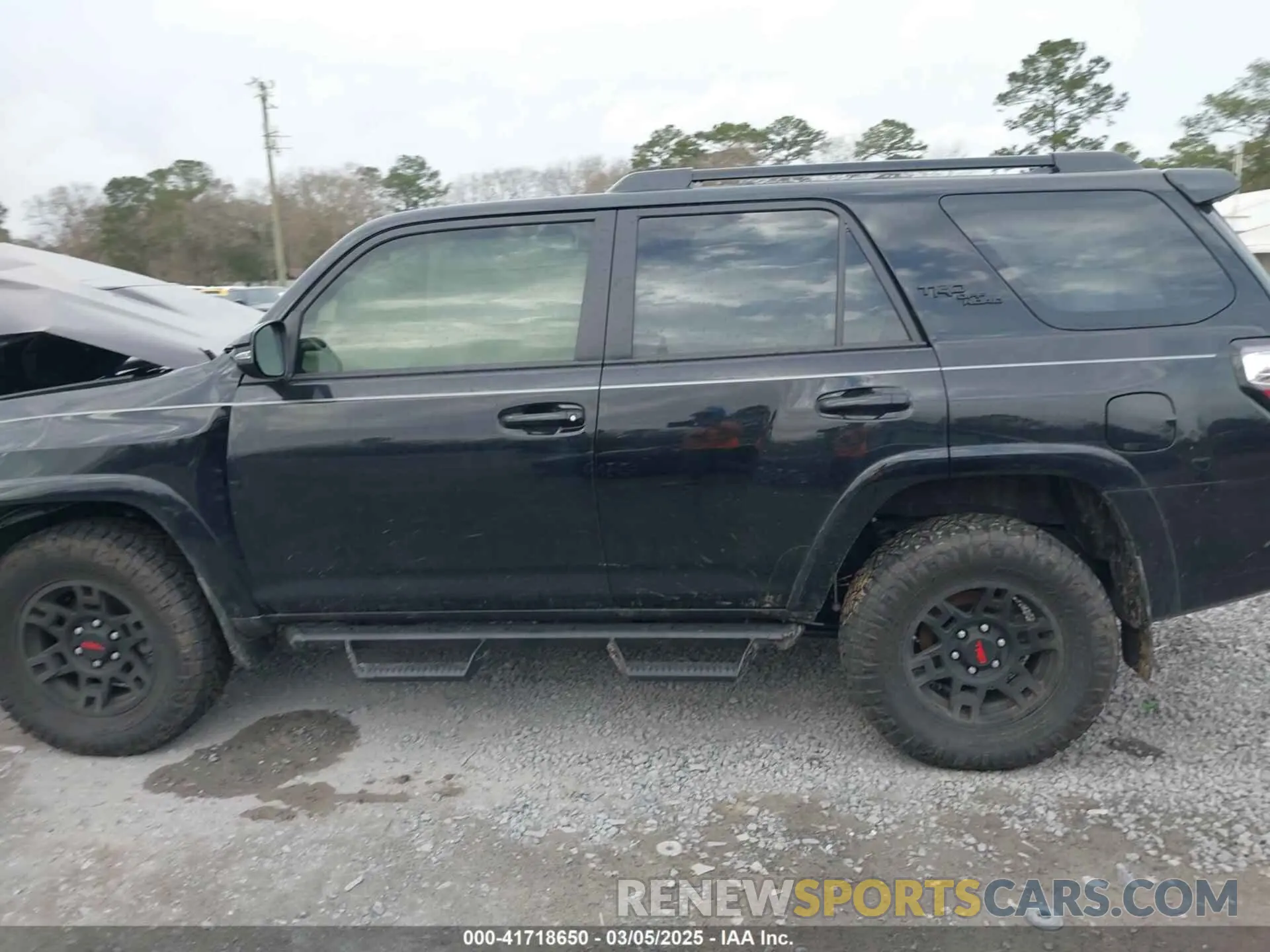 14 Photograph of a damaged car JTERU5JR9R6297829 TOYOTA 4RUNNER 2024