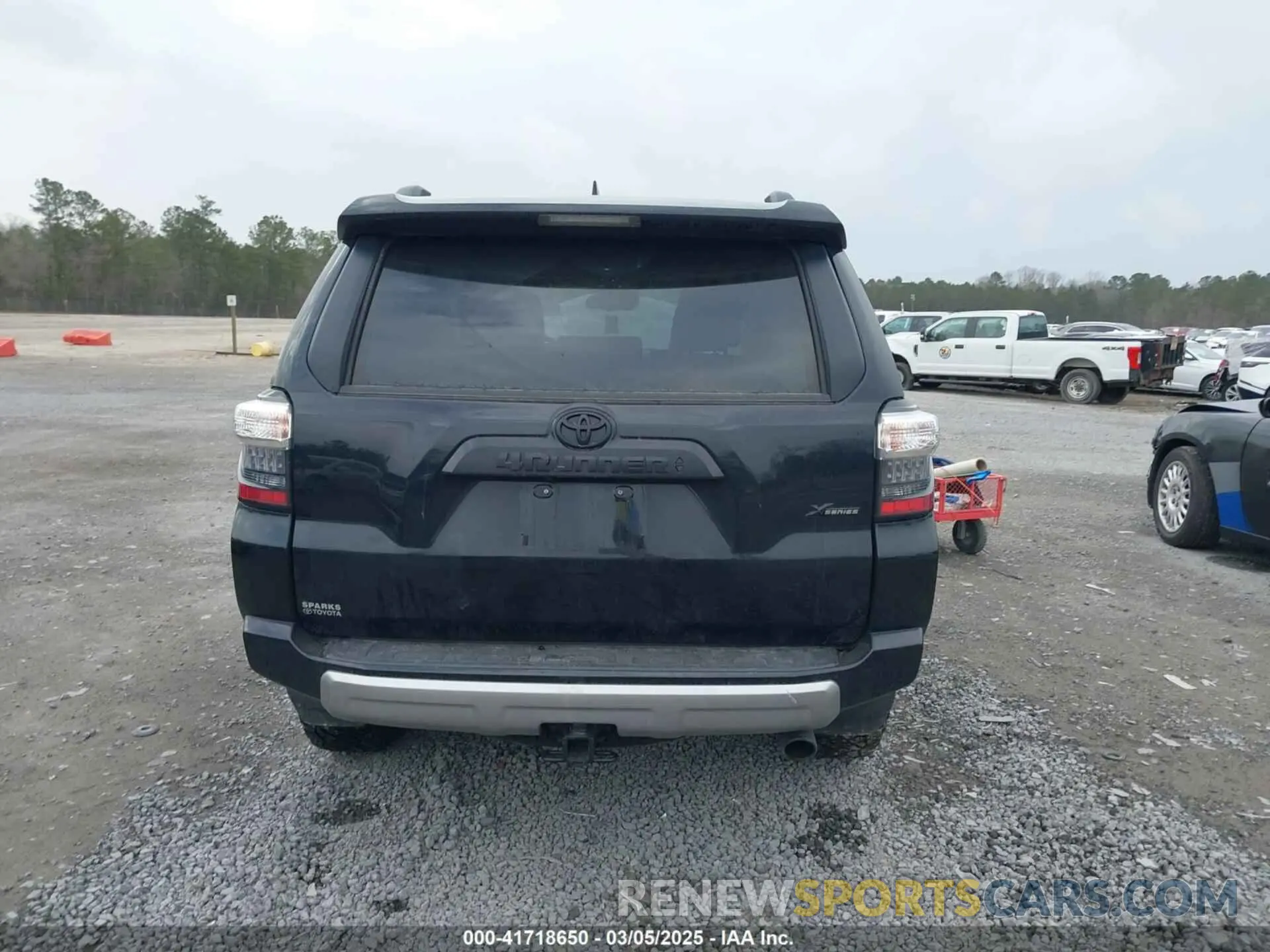 16 Photograph of a damaged car JTERU5JR9R6297829 TOYOTA 4RUNNER 2024