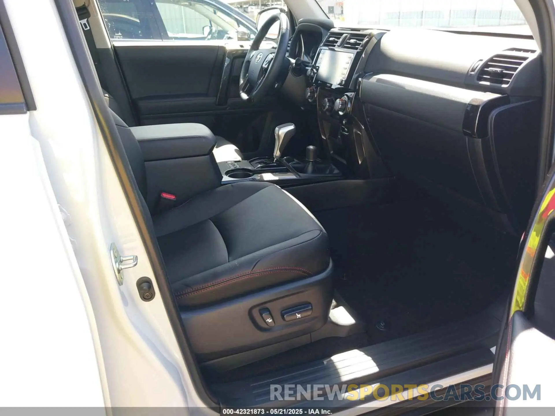 5 Photograph of a damaged car JTERU5JR9R6307811 TOYOTA 4RUNNER 2024