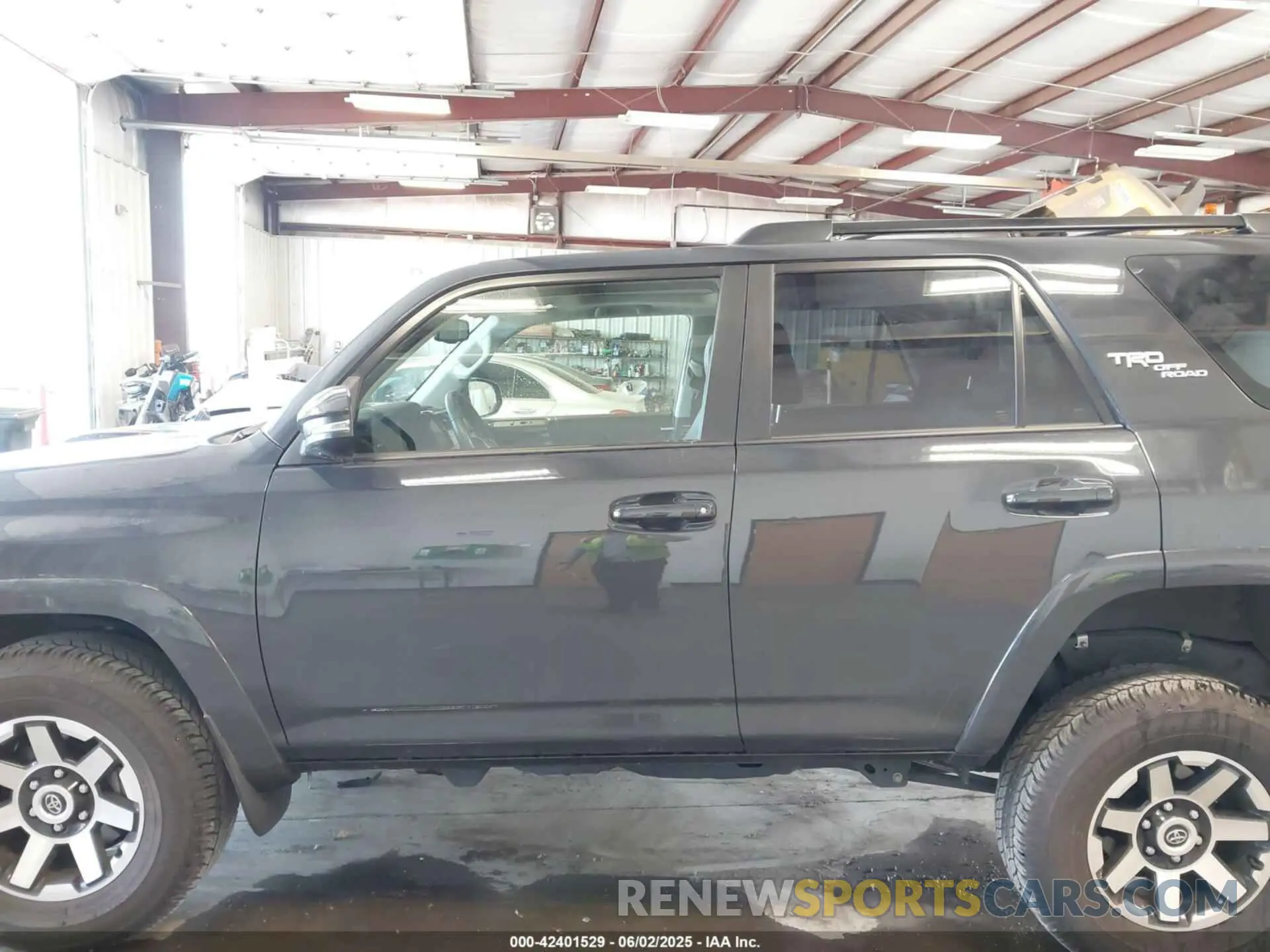 14 Photograph of a damaged car JTERU5JRXR6253290 TOYOTA 4RUNNER 2024