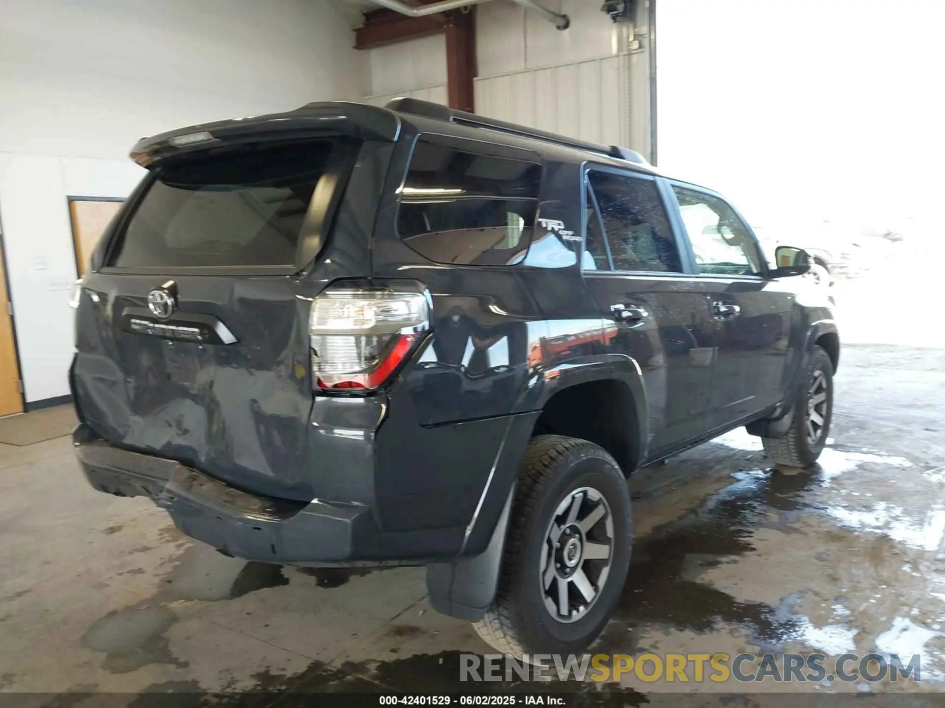 4 Photograph of a damaged car JTERU5JRXR6253290 TOYOTA 4RUNNER 2024