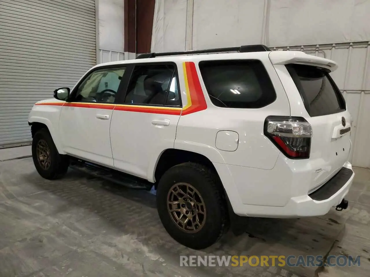 2 Photograph of a damaged car JTEUU5JRXP6185693 TOYOTA 4RUNNER 40 2023