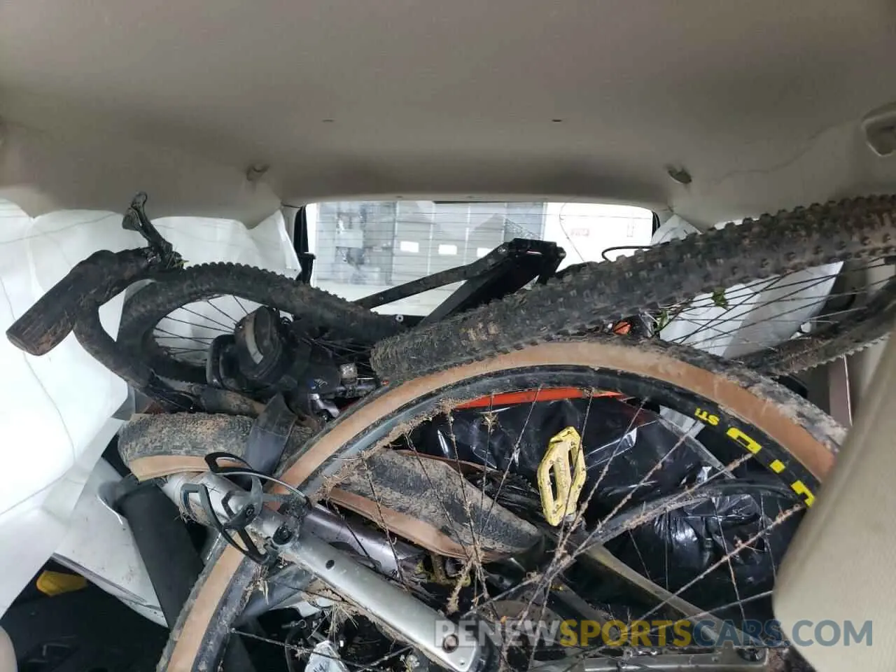 10 Photograph of a damaged car JTEMU5JR1P6101521 TOYOTA 4RUNNER SE 2023