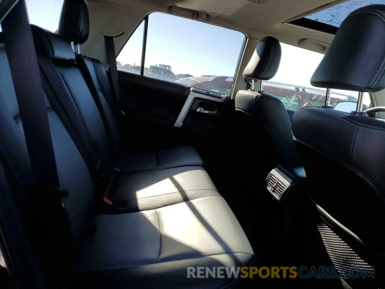 11 Photograph of a damaged car JTENU5JR0P6185450 TOYOTA 4RUNNER SE 2023