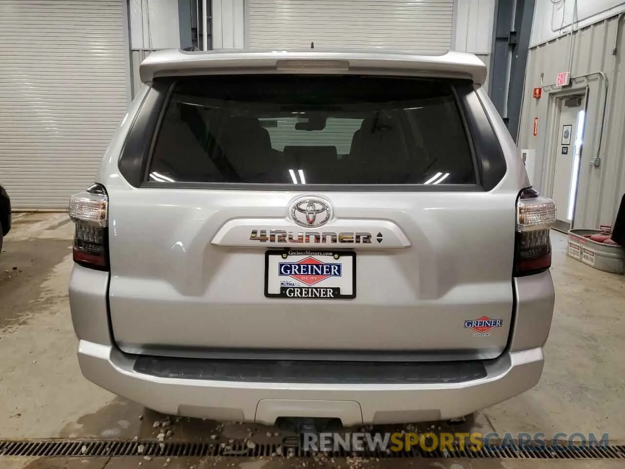 6 Photograph of a damaged car JTENU5JR8P6143091 TOYOTA 4RUNNER SE 2023