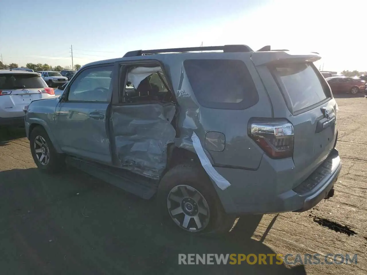 2 Photograph of a damaged car JTERU5JR4P6150671 TOYOTA 4RUNNER SE 2023
