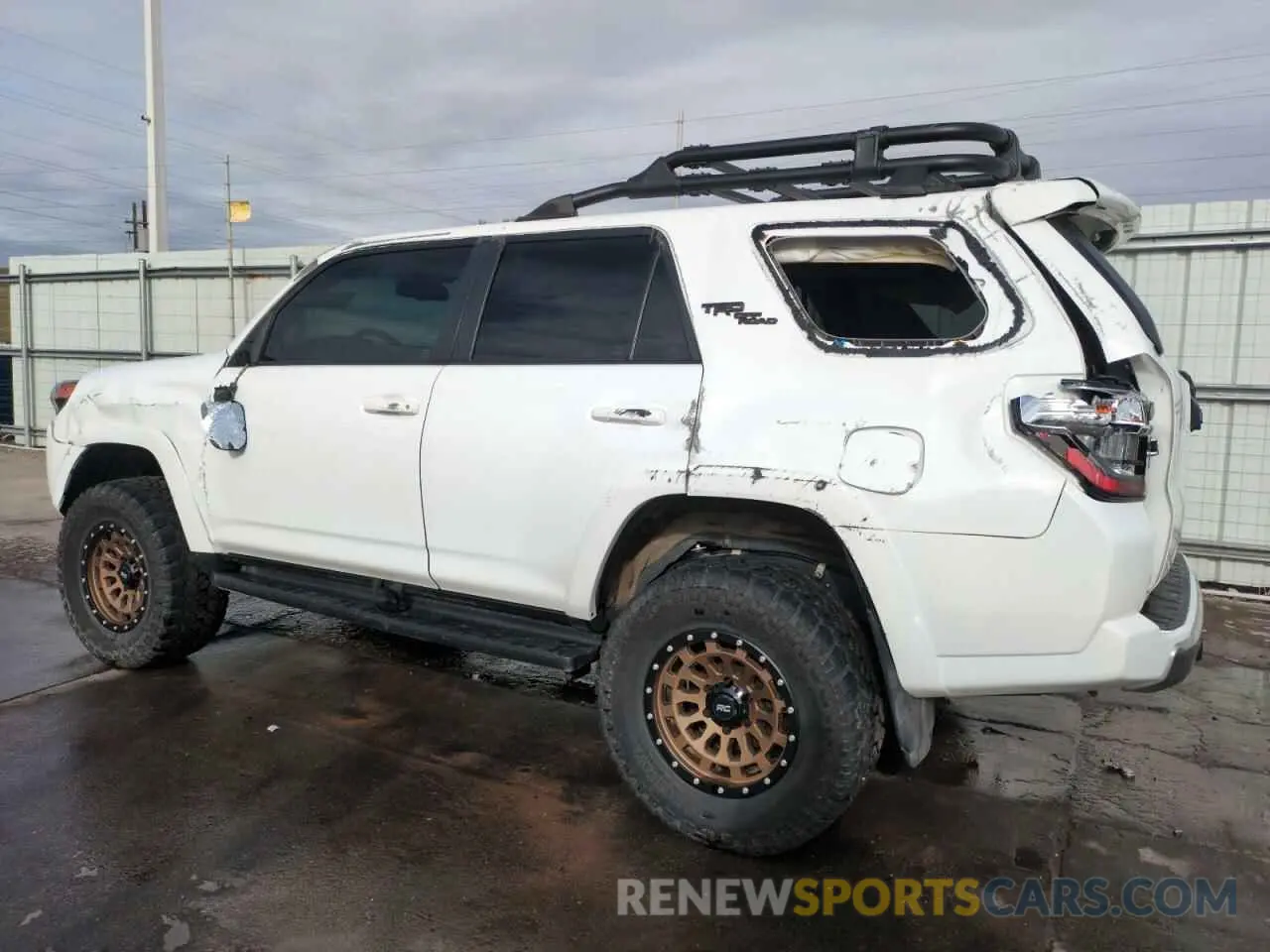 2 Photograph of a damaged car JTERU5JR8P6169708 TOYOTA 4RUNNER SE 2023