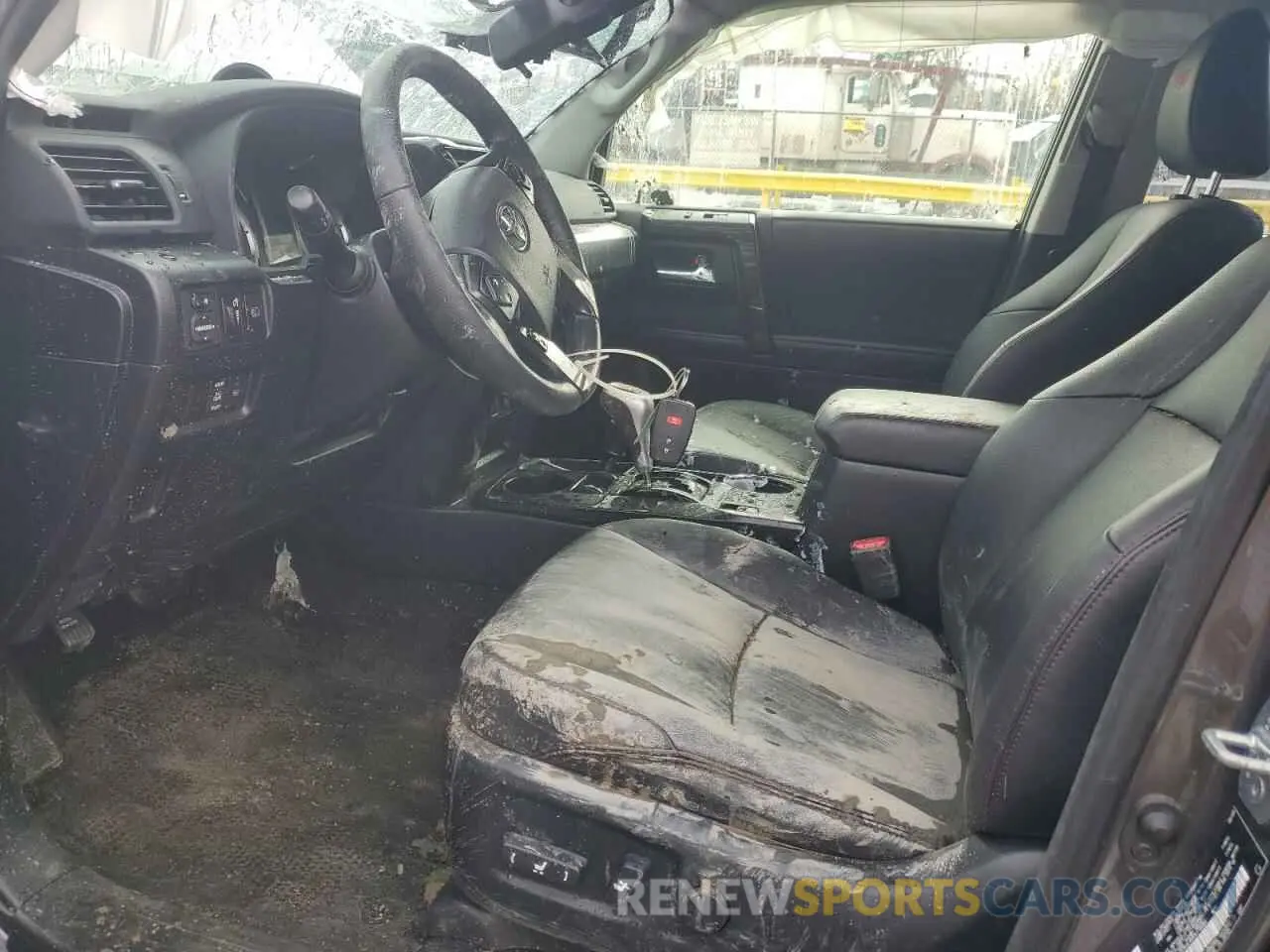 7 Photograph of a damaged car JTERU5JRXP6178085 TOYOTA 4RUNNER SE 2023