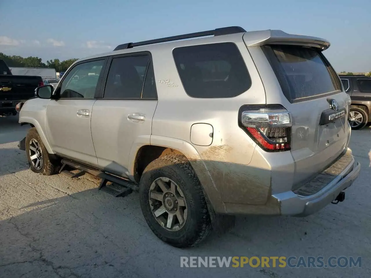 2 Photograph of a damaged car JTERU5JRXP6204555 TOYOTA 4RUNNER SE 2023