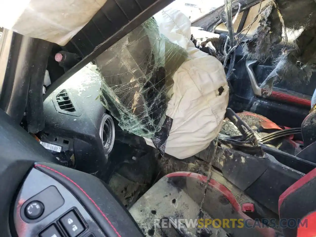 8 Photograph of a damaged car JF1ZNAE10K9702274 TOYOTA 86 2019