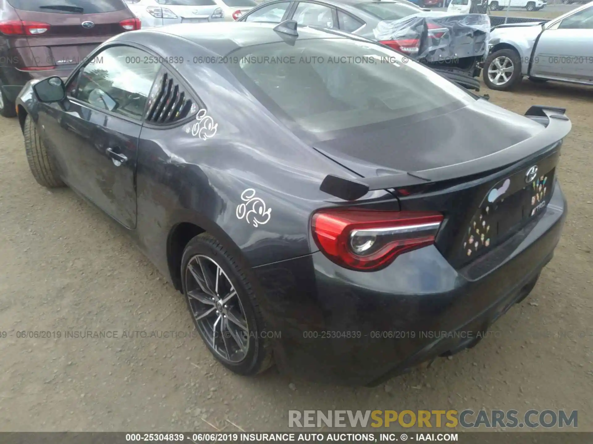 3 Photograph of a damaged car JF1ZNAE11K8703021 TOYOTA 86 2019