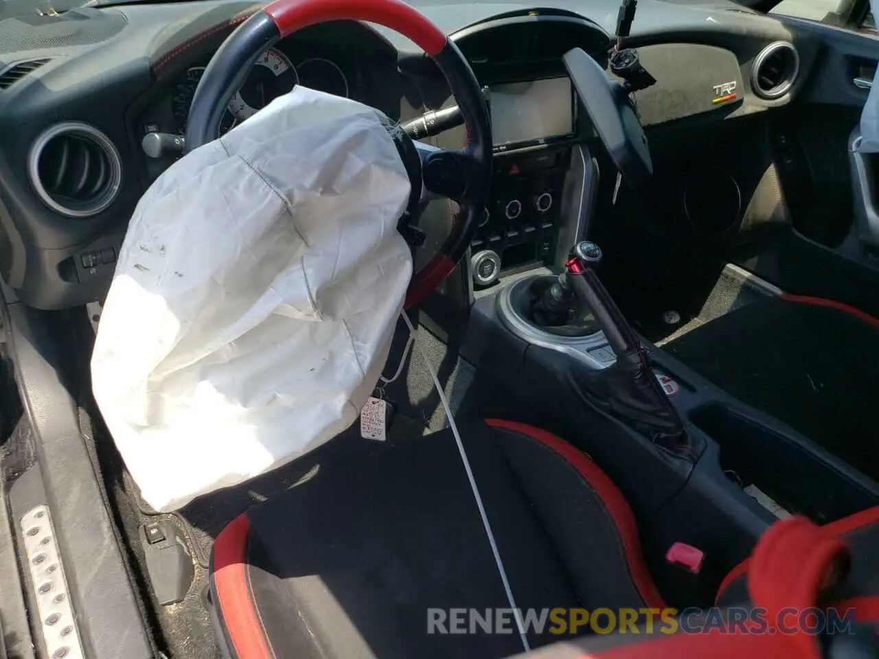 8 Photograph of a damaged car JF1ZNAE13K9702950 TOYOTA 86 2019