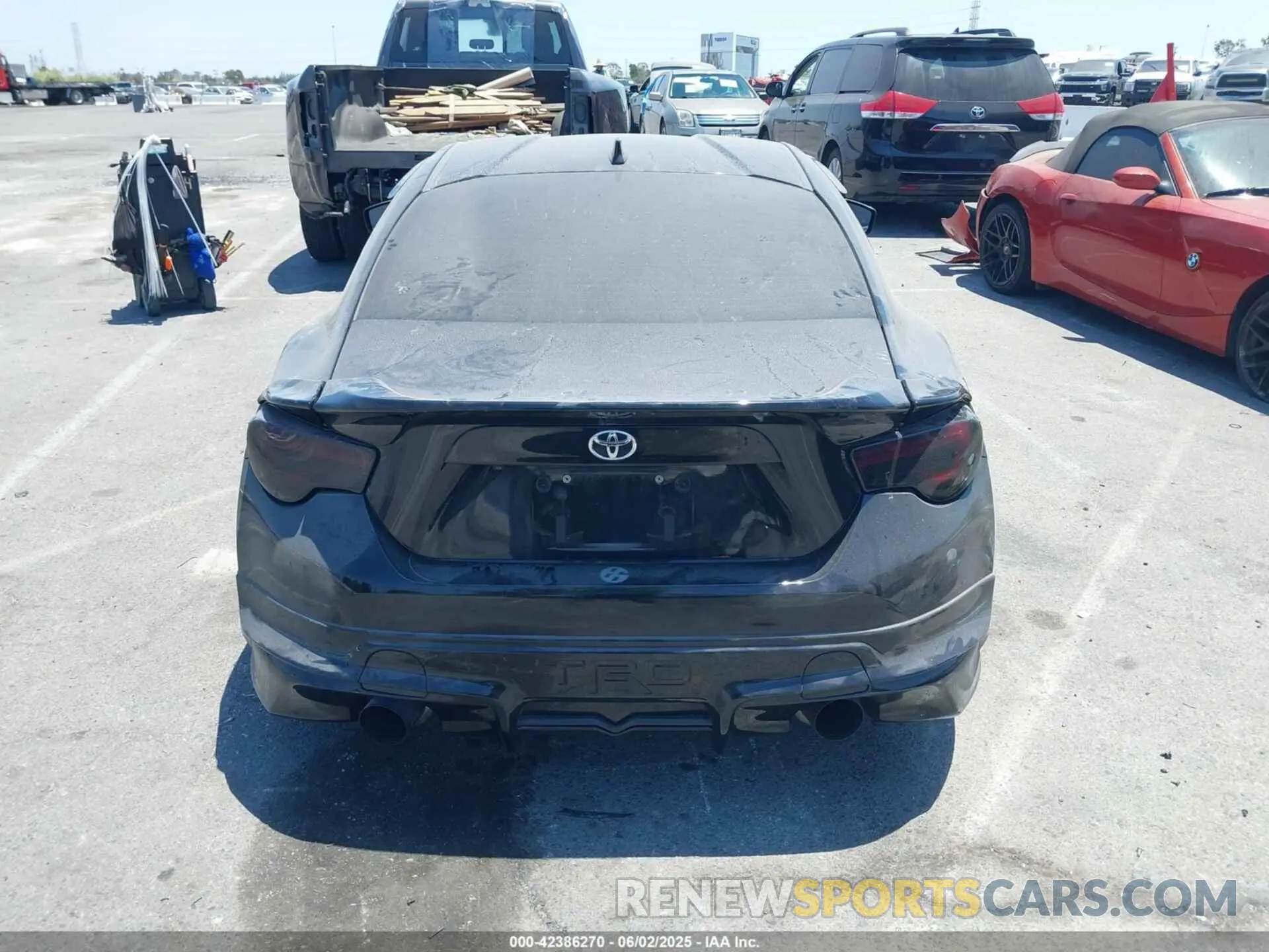 17 Photograph of a damaged car JF1ZNAE19K9700569 TOYOTA 86 2019