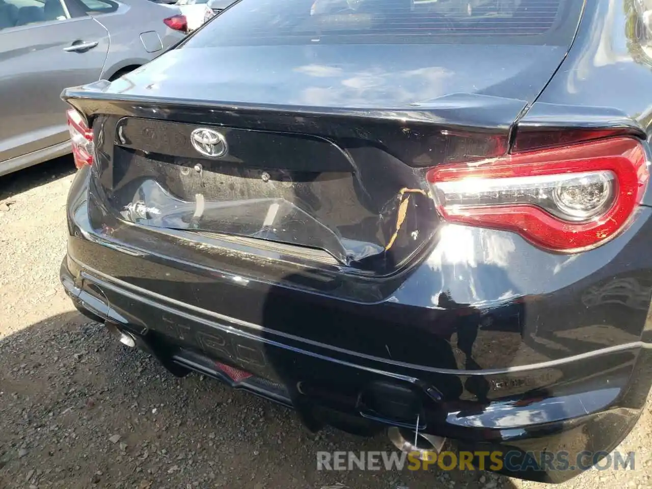 9 Photograph of a damaged car JF1ZNAE1XK9702444 TOYOTA 86 2019