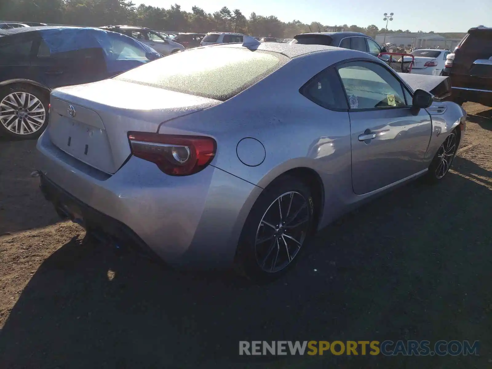 4 Photograph of a damaged car JF1ZNAA10L8753318 TOYOTA 86 2020