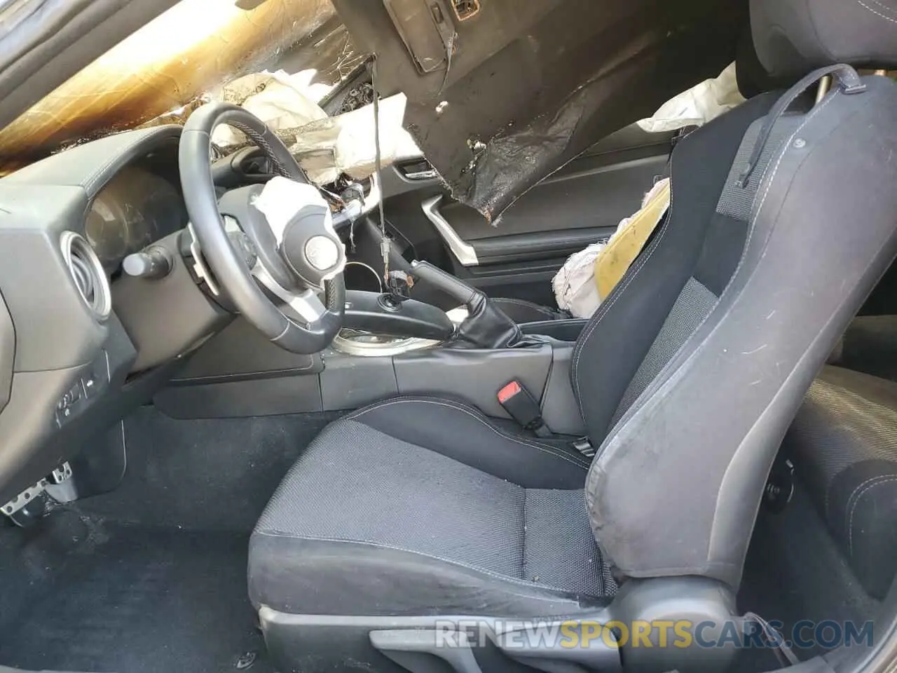 7 Photograph of a damaged car JF1ZNAA13L8752860 TOYOTA 86 2020