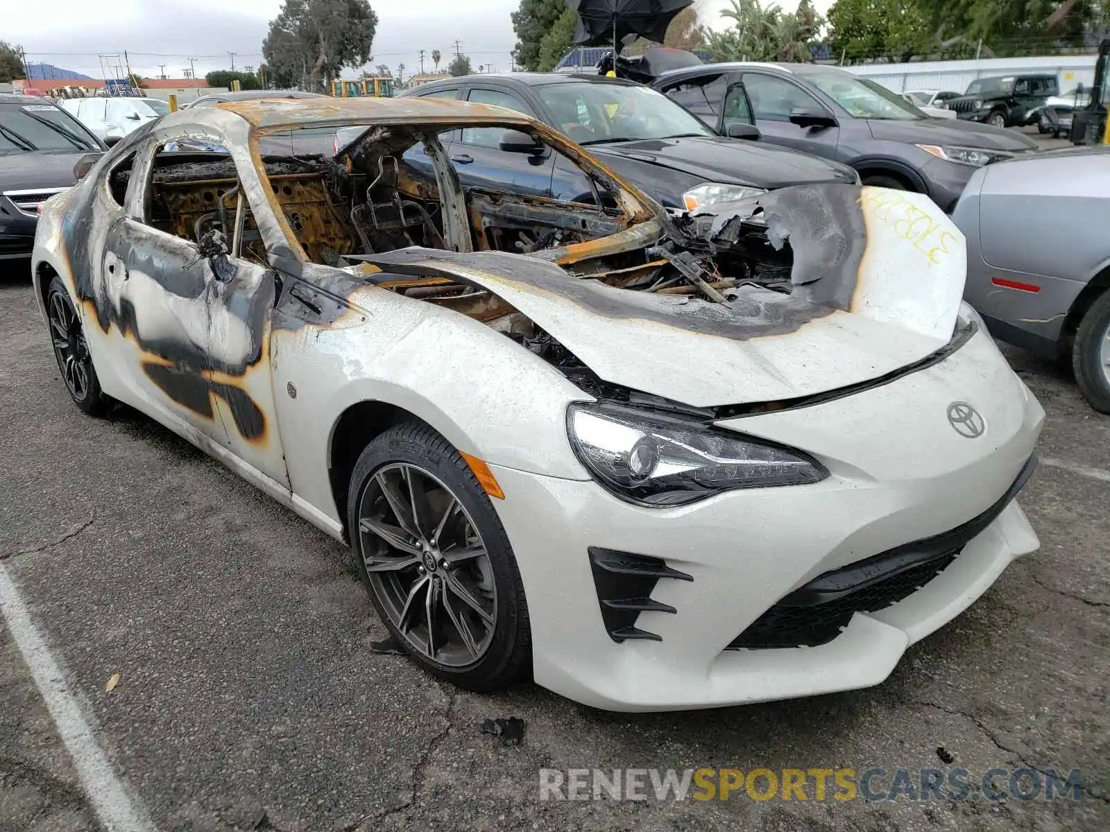 1 Photograph of a damaged car JF1ZNAA14L8752494 TOYOTA 86 2020