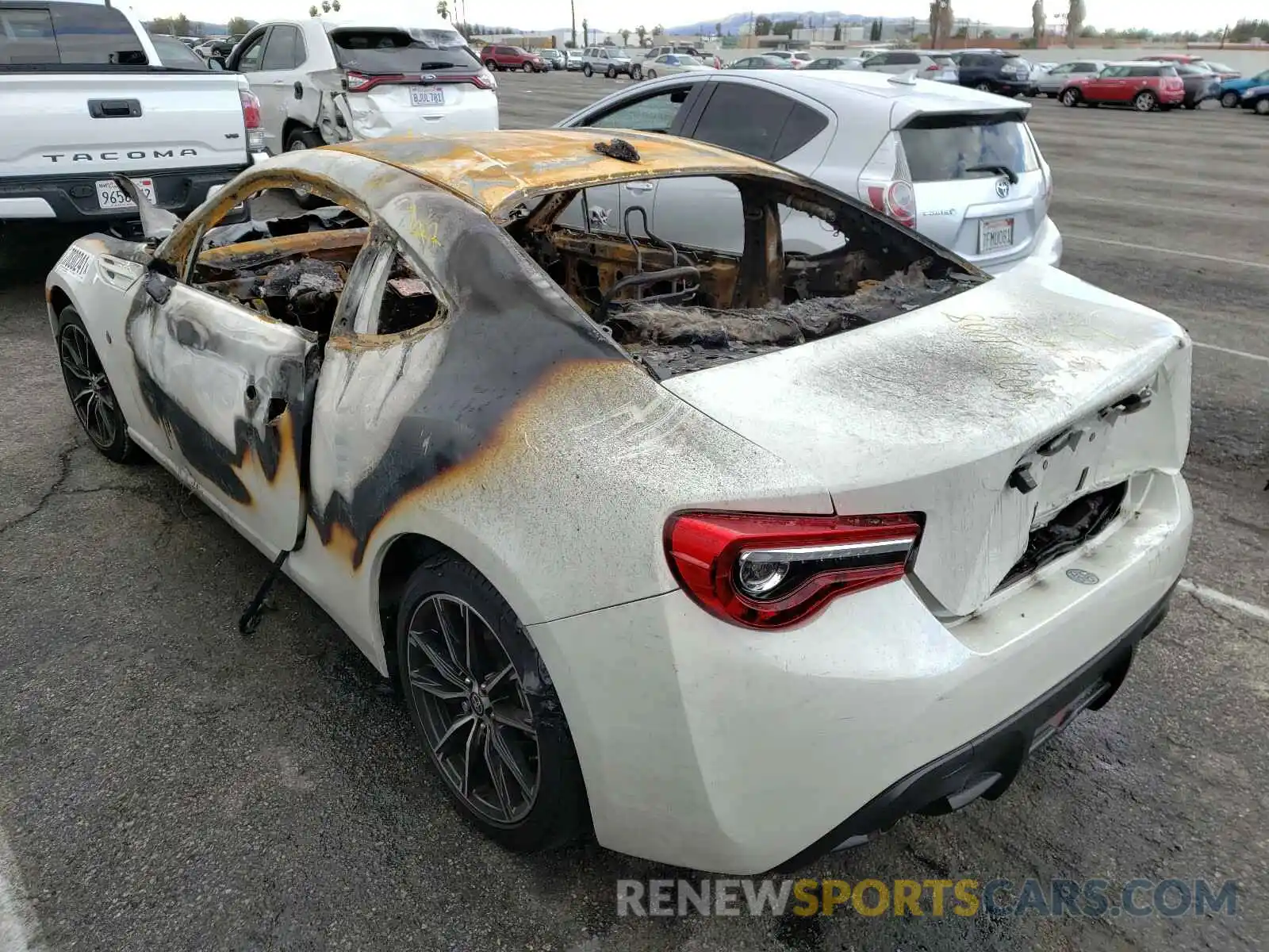 3 Photograph of a damaged car JF1ZNAA14L8752494 TOYOTA 86 2020