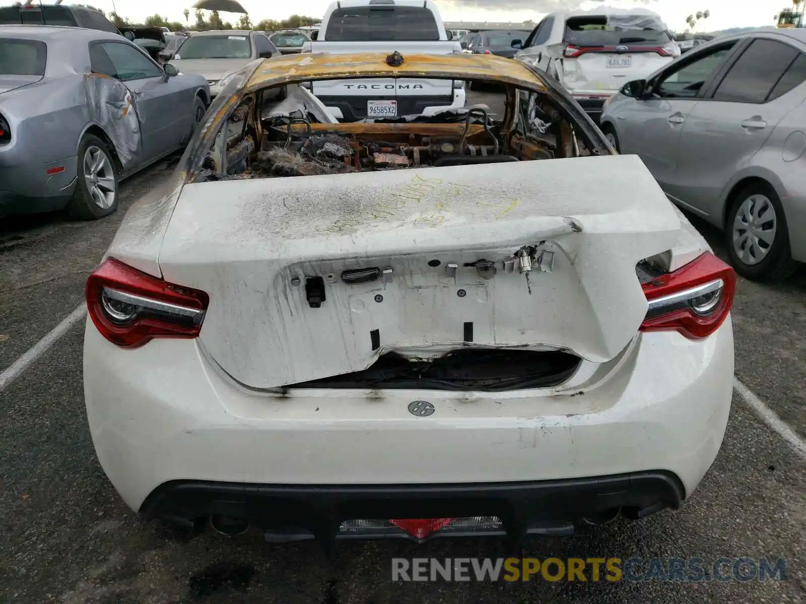 9 Photograph of a damaged car JF1ZNAA14L8752494 TOYOTA 86 2020