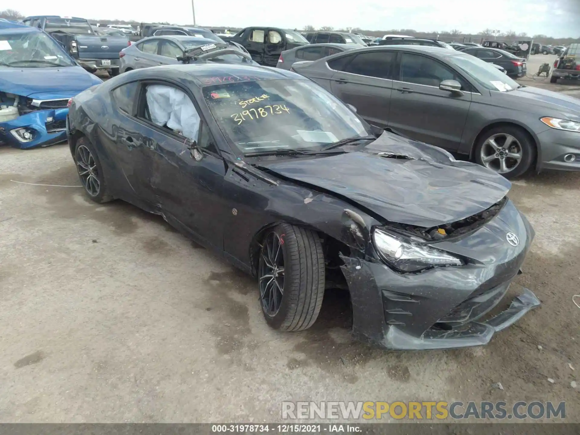 1 Photograph of a damaged car JF1ZNAA16L8753453 TOYOTA 86 2020