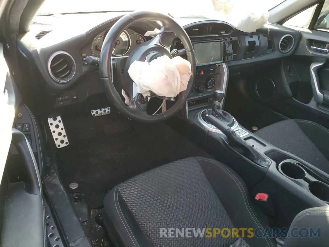 8 Photograph of a damaged car JF1ZNAA18L8752692 TOYOTA 86 2020