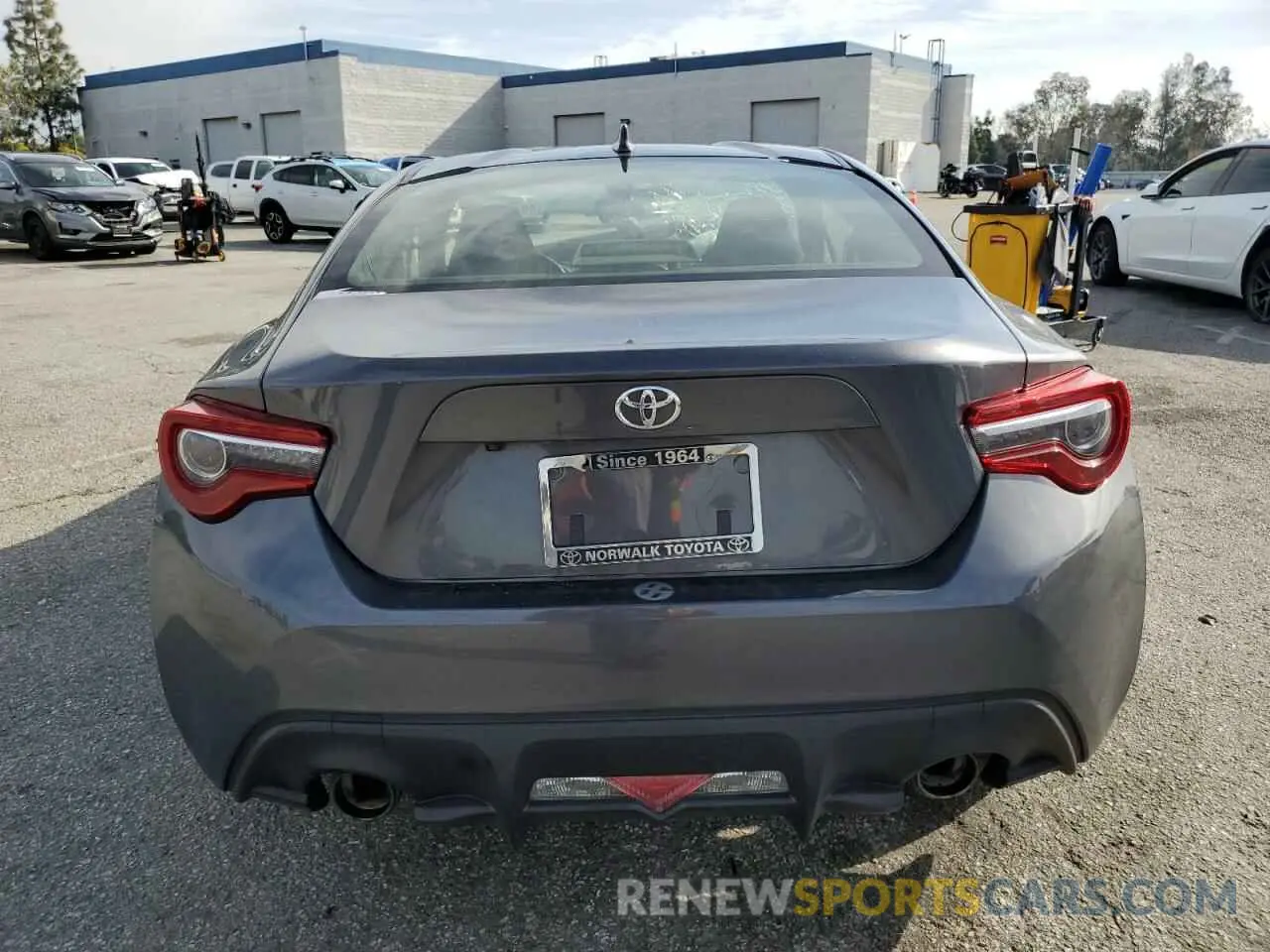 6 Photograph of a damaged car JF1ZNAA19L8752491 TOYOTA 86 2020