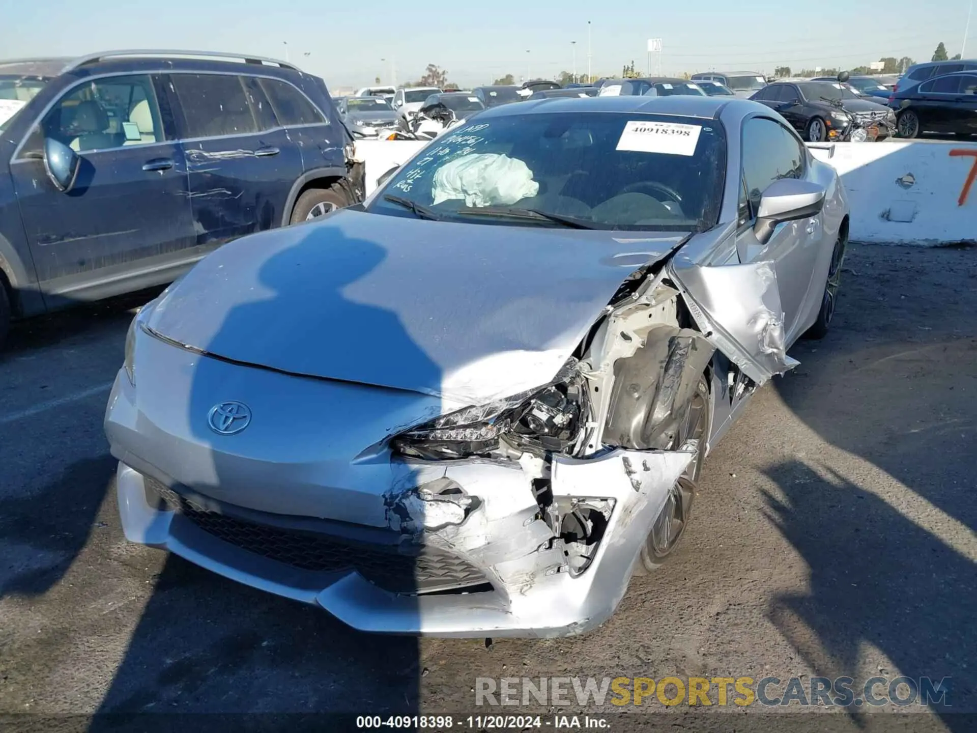 2 Photograph of a damaged car JF1ZNAE10L8752373 TOYOTA 86 2020
