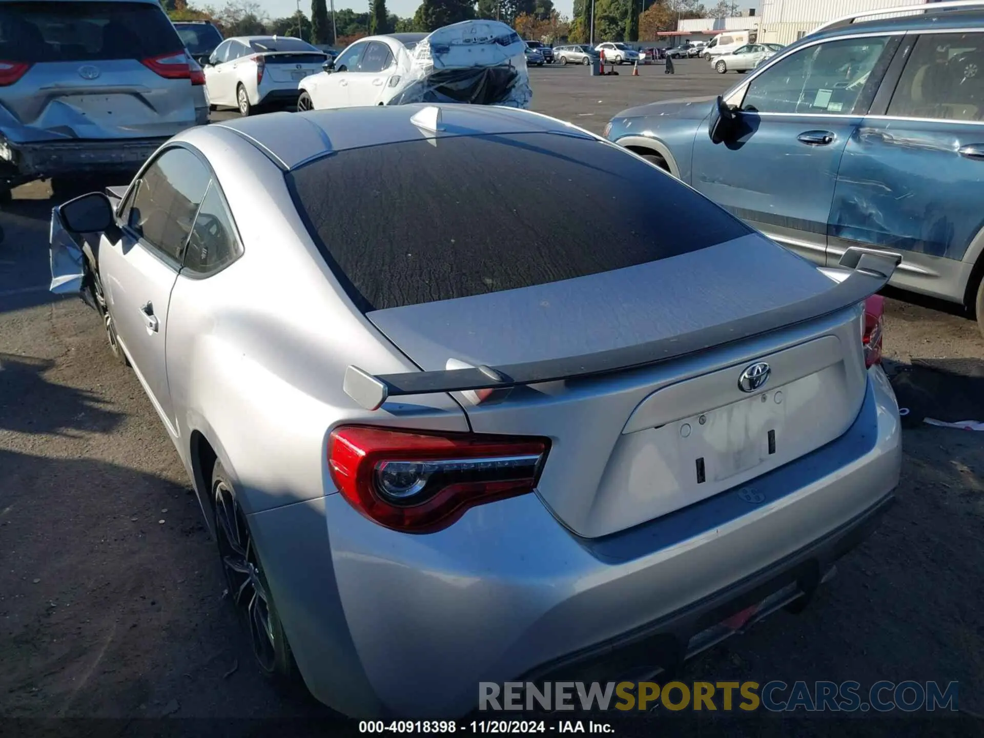 3 Photograph of a damaged car JF1ZNAE10L8752373 TOYOTA 86 2020