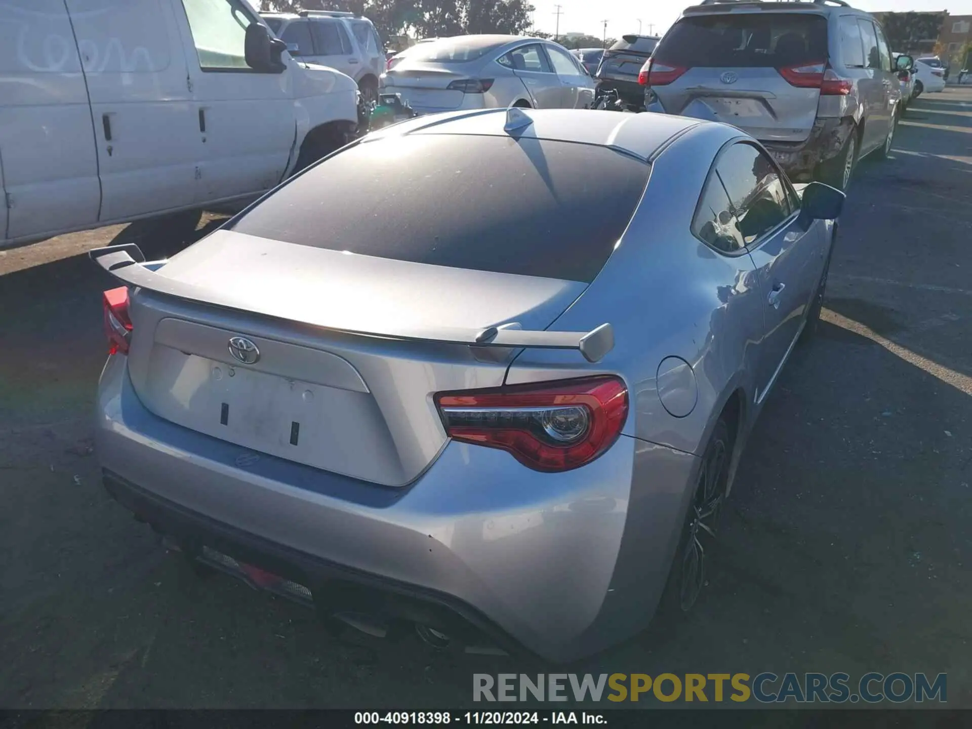 4 Photograph of a damaged car JF1ZNAE10L8752373 TOYOTA 86 2020