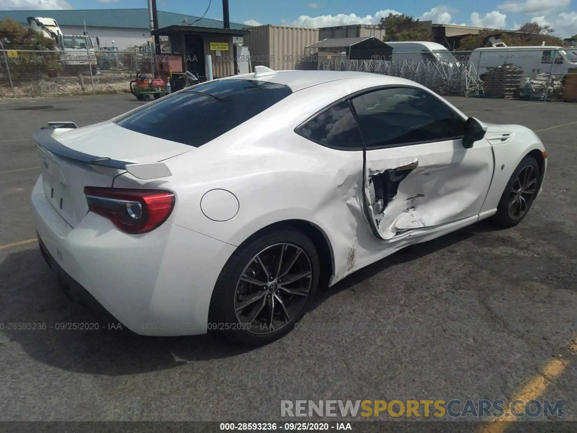 4 Photograph of a damaged car JF1ZNAE12L8752312 TOYOTA 86 2020