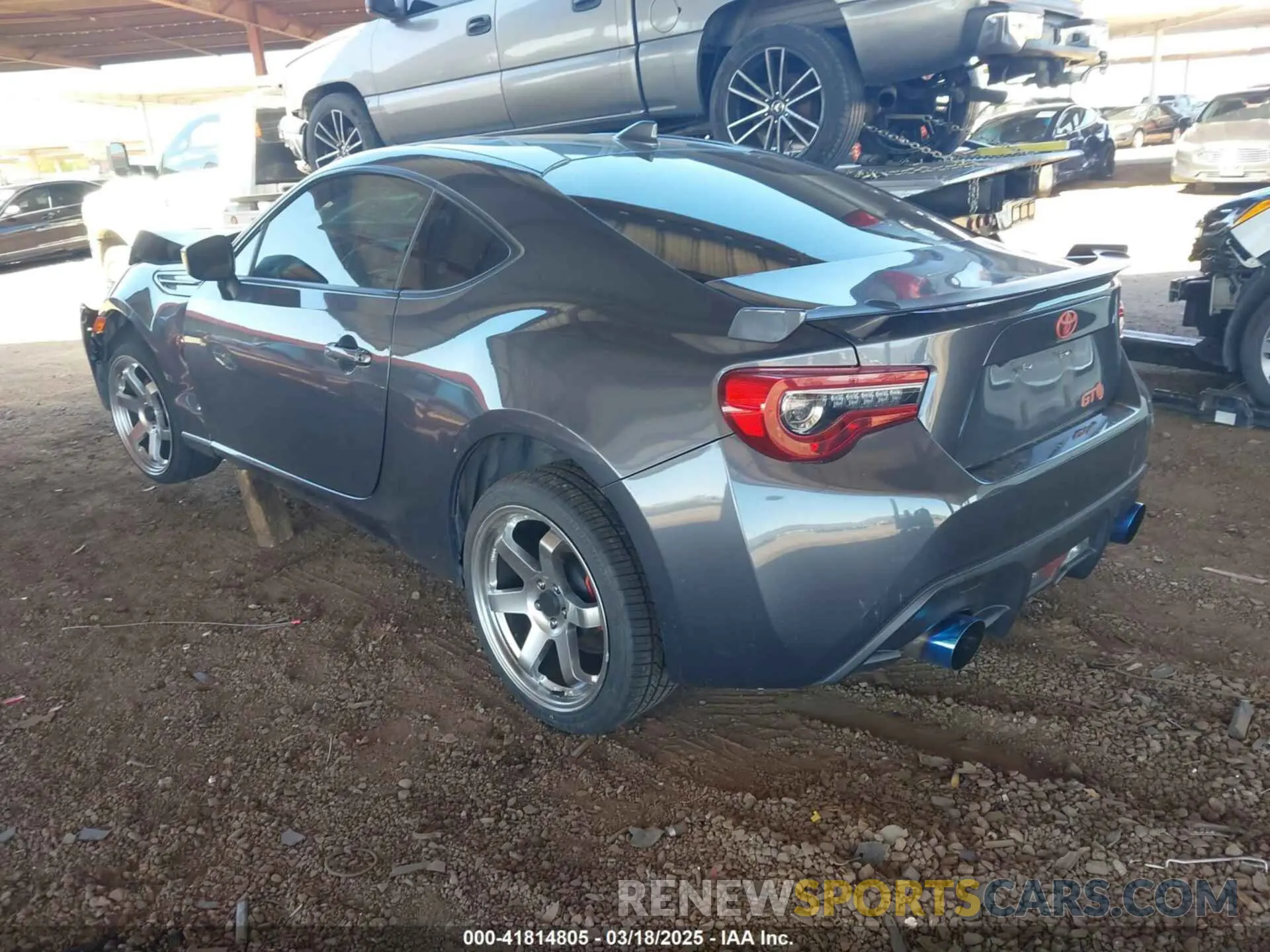 3 Photograph of a damaged car JF1ZNAE13L8752755 TOYOTA 86 2020